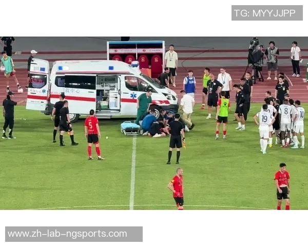 足球运动员意外露下体引发热议网友热评不断引关注与讨论